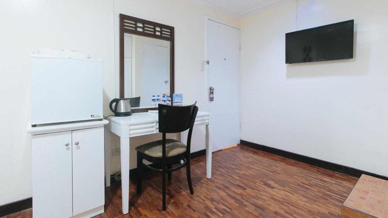 Reddoorz Premium Near Greenbelt Makati - Vaccinated Staff Makati City Zewnętrze zdjęcie